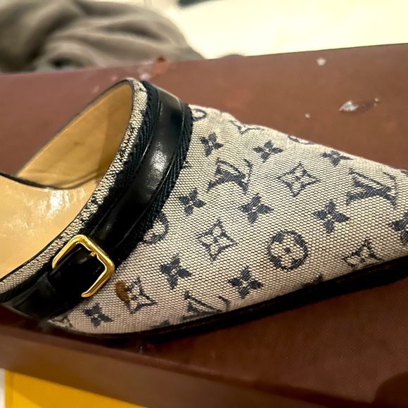 Authentic Louis Vuitton shoes - Picture 8 of 8
